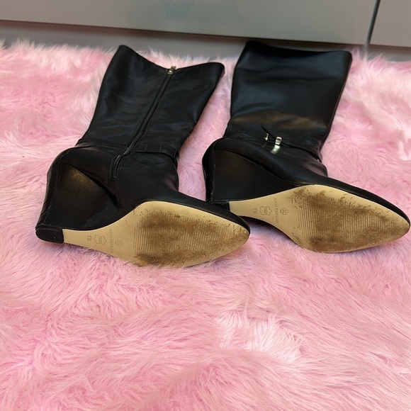 Ann Taylor black leather wedge boots size 7 - Picture 5 of 8